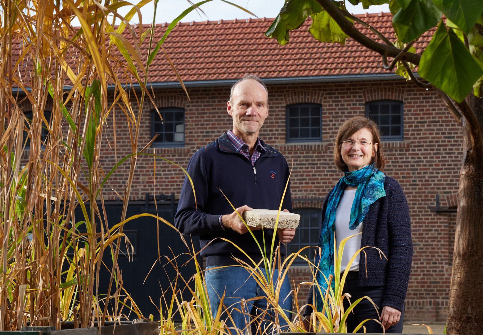 Bioeconomy advisors: Professor Monika Hartmann (right) and Professor Ralf Pude (left) on the Klein-Altendorf Campus.
